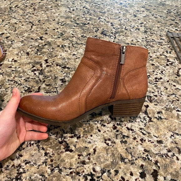 Lucky Brand Brolley ankle boots in a brown color with a leather upper - Picture 7 of 8